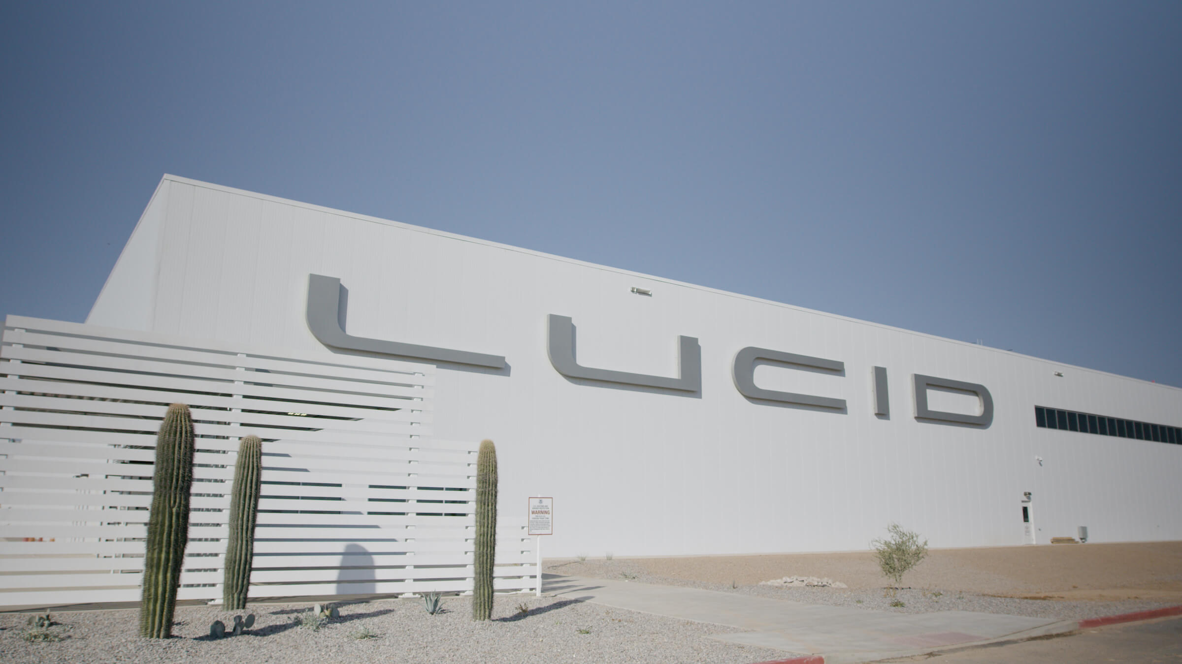 لوسيد موتورز تستكمل بناء أول مصانعها الجديدة للسيارات الكهربائية في أمريكا الشمالية