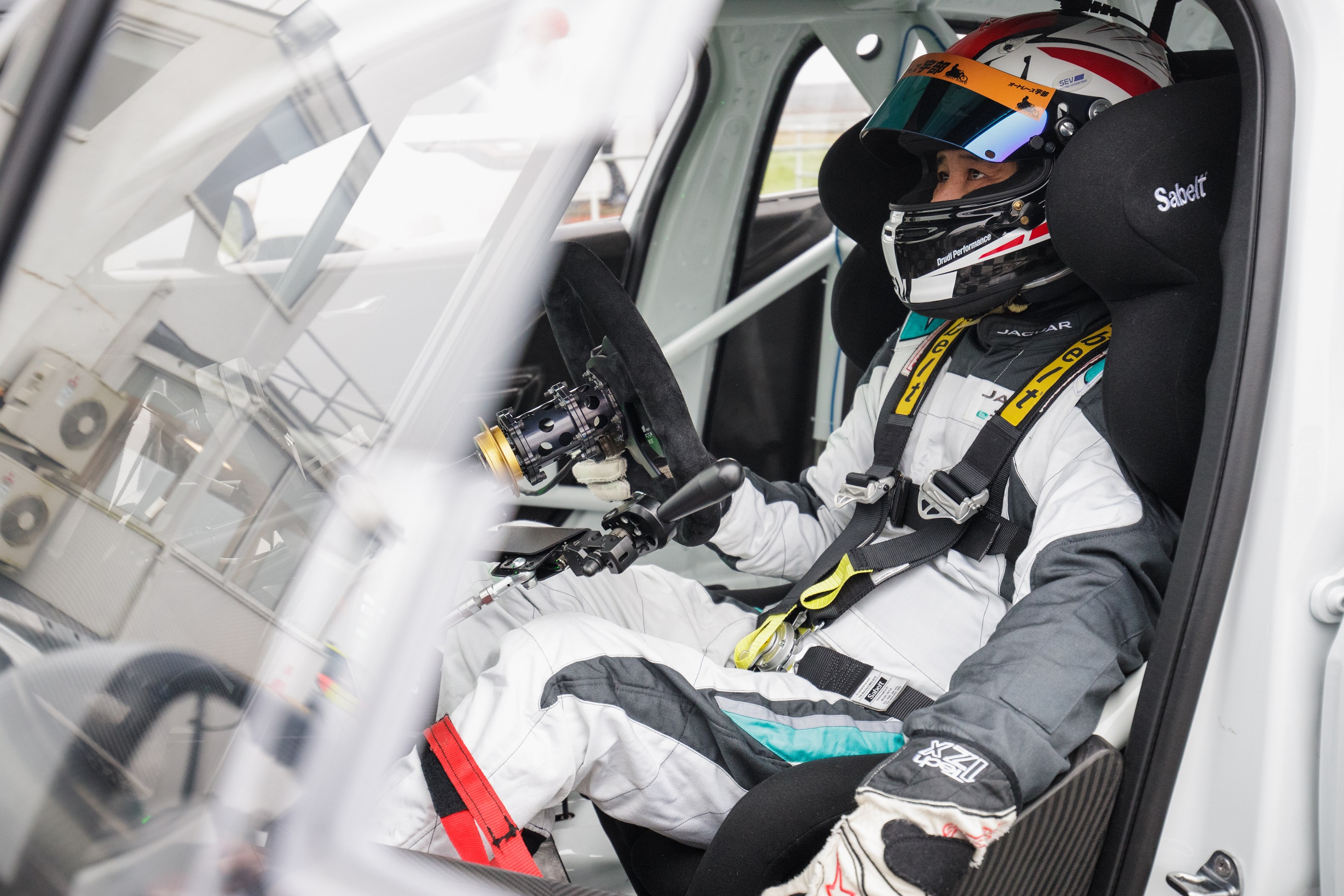 السائق الياباني تاكوما آوكي ينضم إلى بطولة جاكوار I-PACE eTROPHY