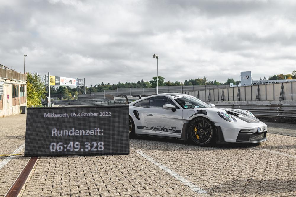 بورشه ‎‎911 GT3 RS‎ تكمل لفة على حلبة نوربورغرينغ بزمن ‎6:49,328 دقيقة