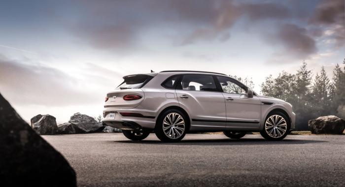 بنتلي تبدأ الإنتاج المتسلسل لمركبة Bentayga Extended Wheelbase